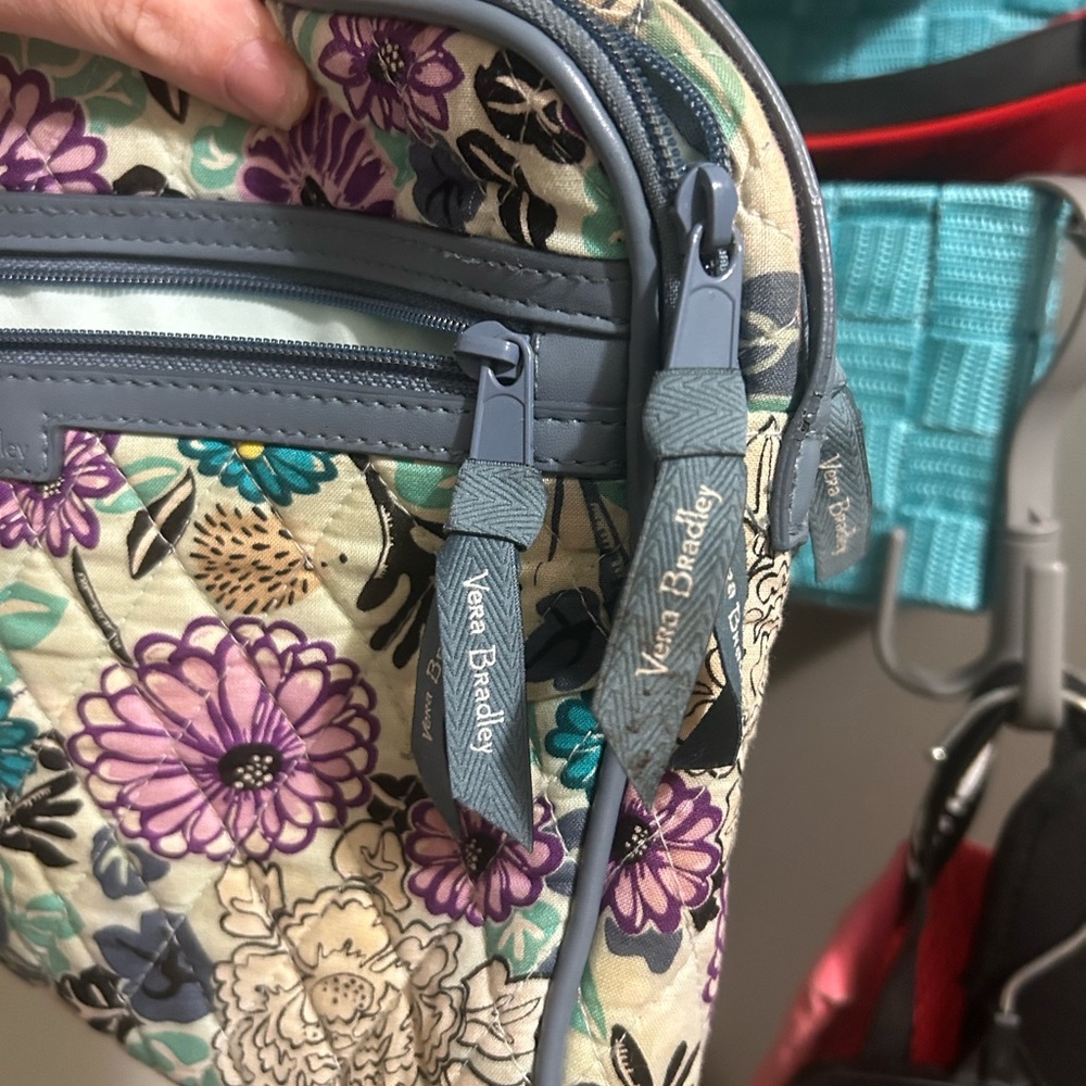 Vera Bradley Crossbody NEEDS TO BE WASHED - Picture 15 of 16